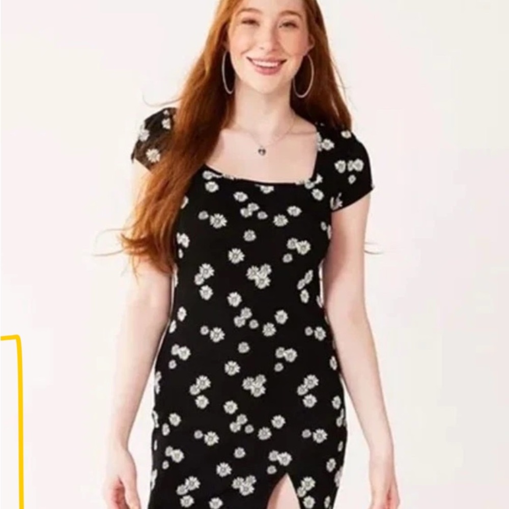 SO NWT Size M Black Floral Daisy Print Short Sleeve Mini Dress